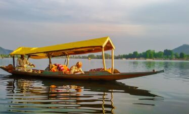 ❄️ Heaven on Earth – Kashmir Escape